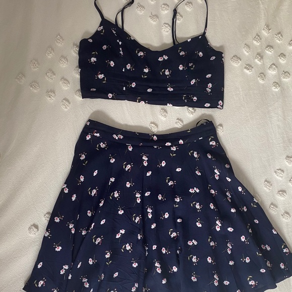 Adorable 2-Piece Floral Set🌸 - Picture 3 of 8